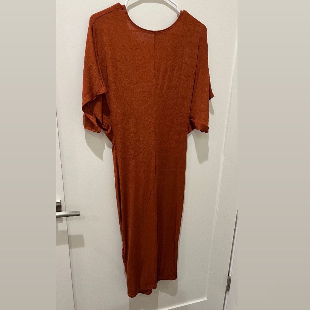 NWT never worn size L Stretchy brown midi dress with front slit and front twist - Picture 7 of 8